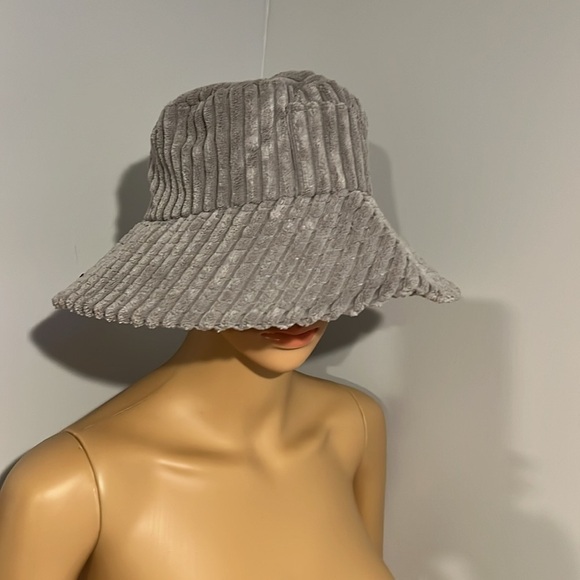 NWOT Bucket Hat - Picture 5 of 12